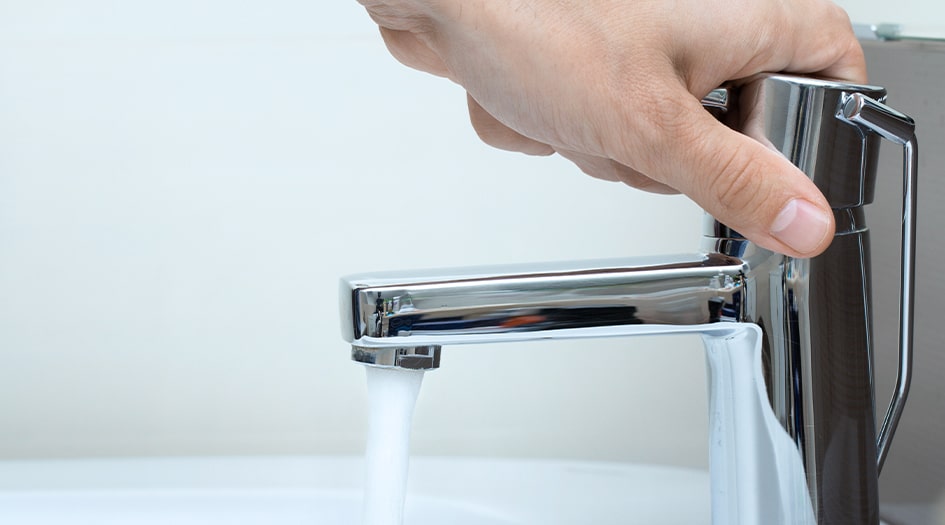 How to shut off your home's water supply and drain your pipes to